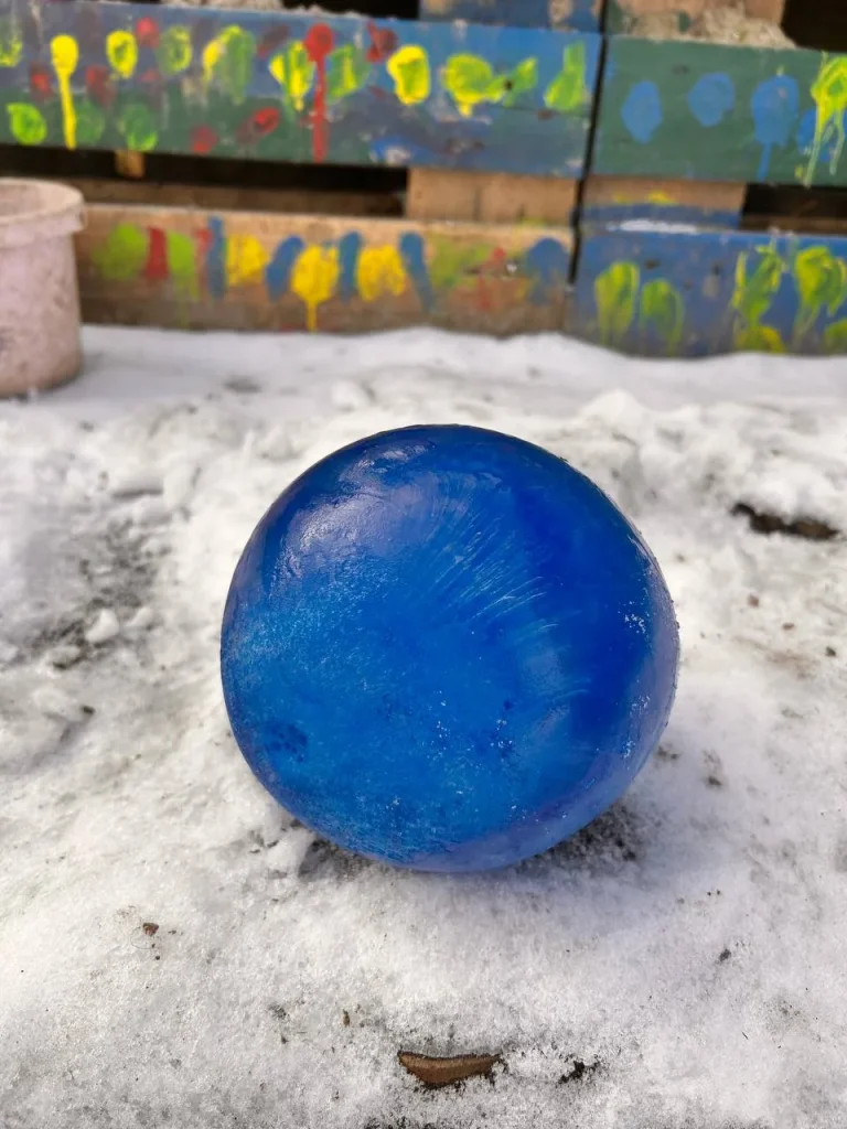 Selbst gefrorene Eiskugeln